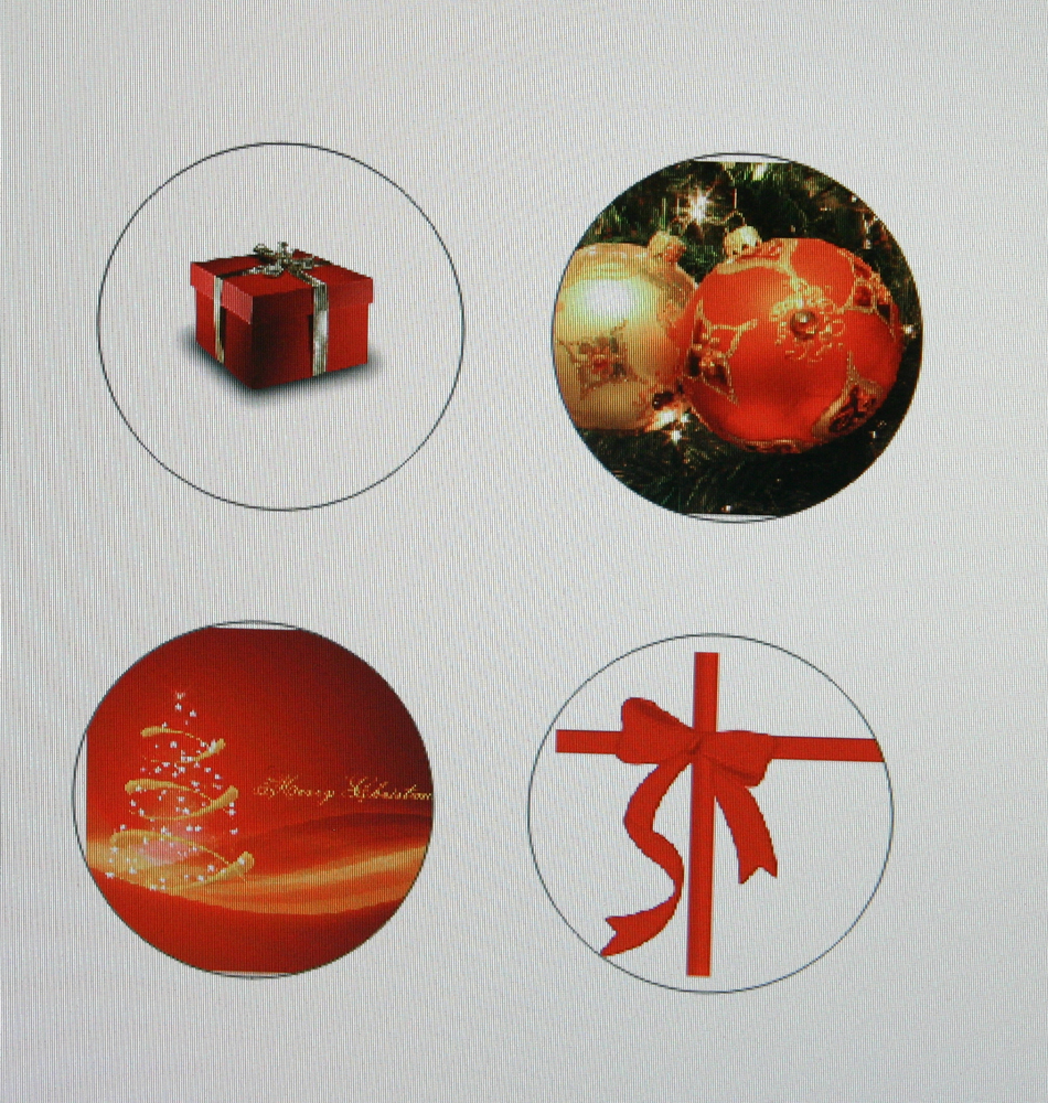 Vier runde Buttondesigns am Bildschirm: rotes Geschenk, Christbaumkugeln, goldener Baum mit Merry Christmas und rote Schleife