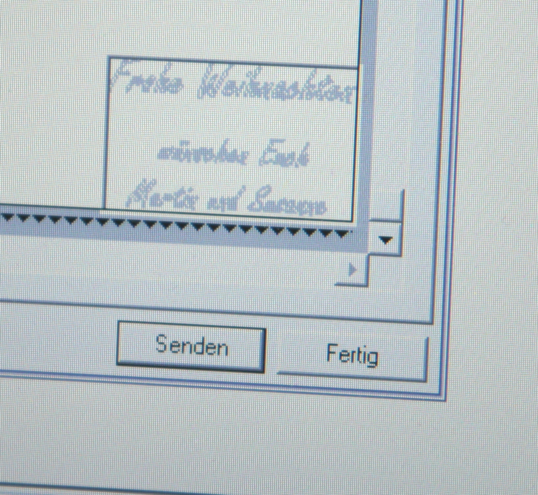 Plottersoftware am Bildschirm mit Vorschau des Schreibschrift-Schriftzugs Frohe Weihnachten wünschen Euch und den Buttons Senden und Fertig