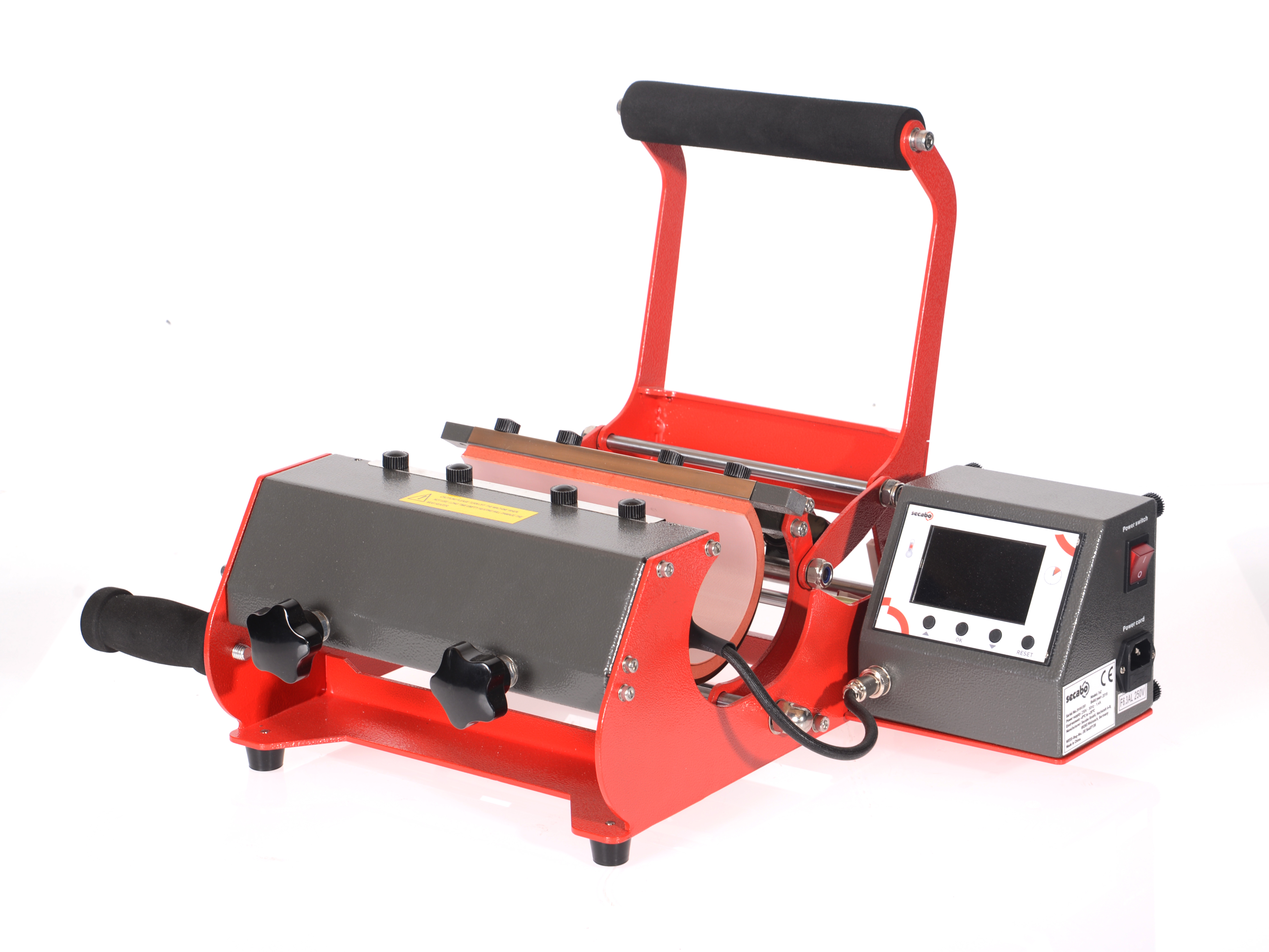 Geöffnete Secabo TM2 Tassenpresse in Rot und Grau mit halbrunder Heizmanschette, Hebelgriff und seitlichem Steuergerät mit Digitaldisplay