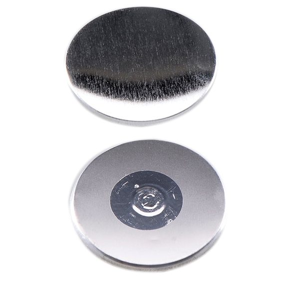 Runde Button-Bauteile aus Metall: glänzende Vorderschale und Rückseite mit eingesetztem Magnet in der Mitte für Magnetbuttons