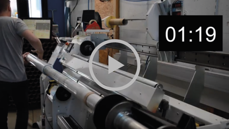Aperçu vidéo : un employé utilise une machine NEPATA-ADWS ; le chronomètre affiché (01:19) illustre la rapidité du processus de travail