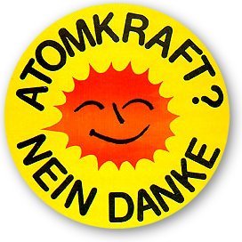 Gelber runder Button mit lachender roter Sonne und dem Schriftzug Atomkraft? Nein danke – bekanntes Beispiel für Buttons als Botschaftsträger