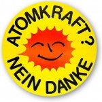Gelber Anstecker mit lachender roter Sonne und dem Schriftzug Atomkraft? Nein danke als Beispiel für einen klassischen Werbe- und Protestbutton